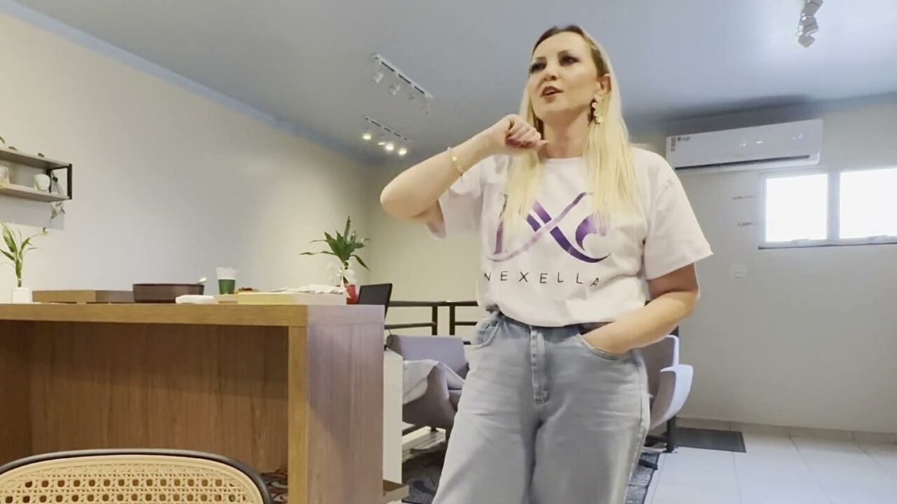 Anelize Raffaelli conduzindo o encontro da Nexella